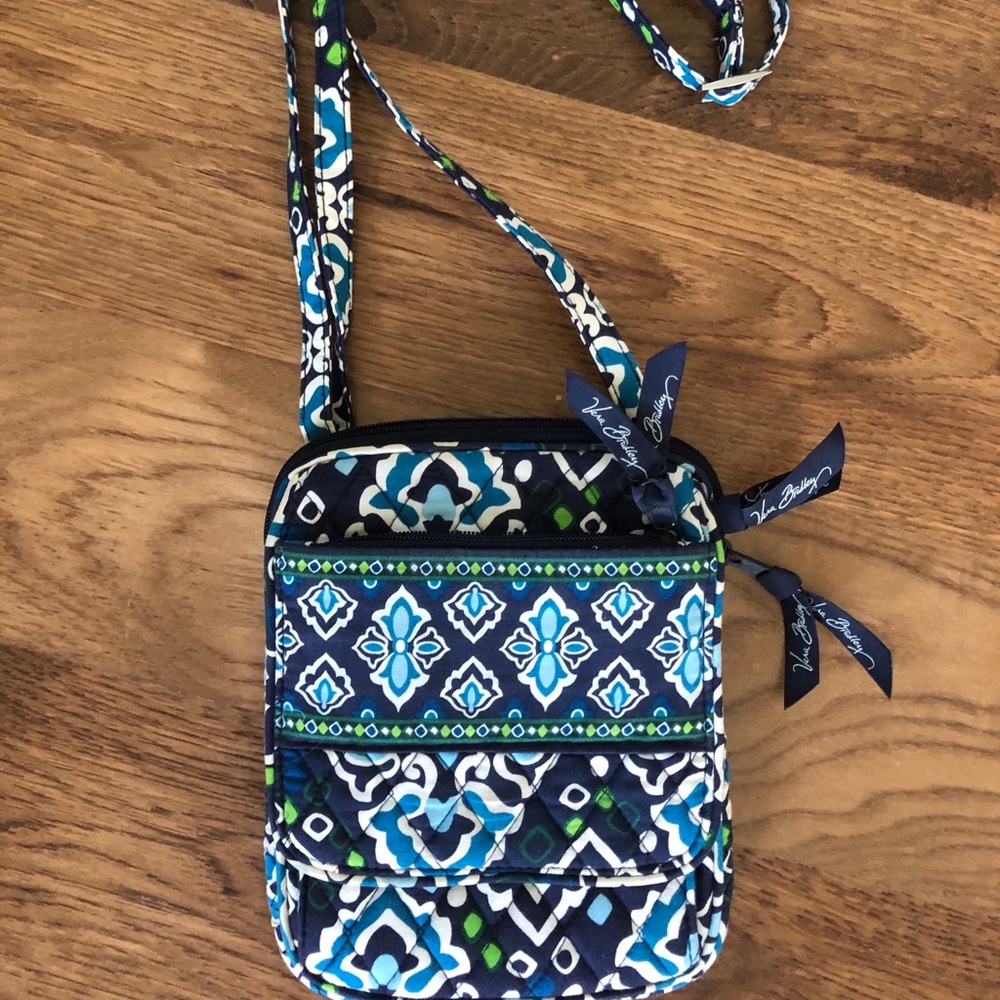 LIGHTLY USED! Crossbody Vera Bradley Purse